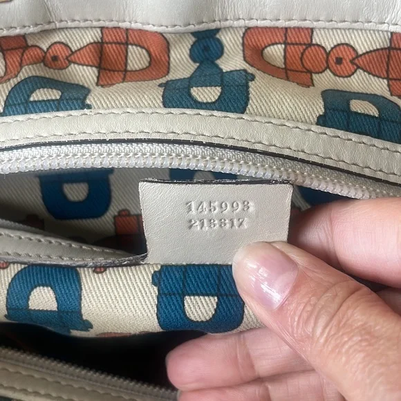 Gucci White Guccissima Leather Medium Punch Tote - Picture 16 of 16